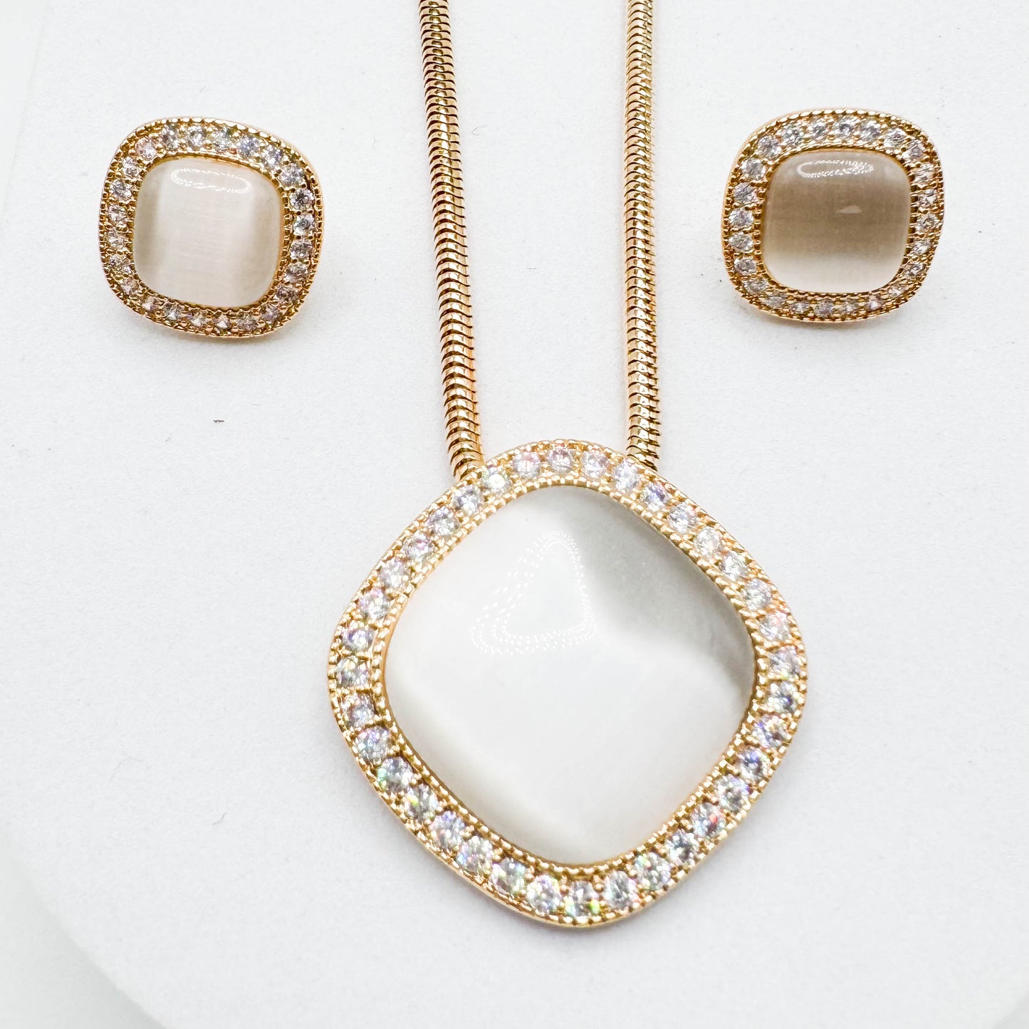 Mother of pearl set | 18K Gold Plated zirconia stone.