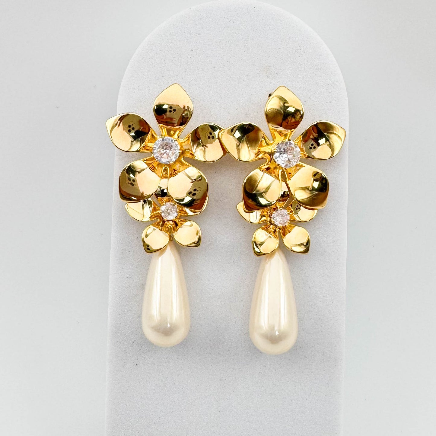 Pearl drop floral earring | 18K Gold Plated