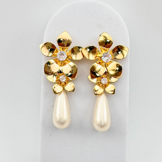 Pearl drop floral earring |  18K Gold Plated